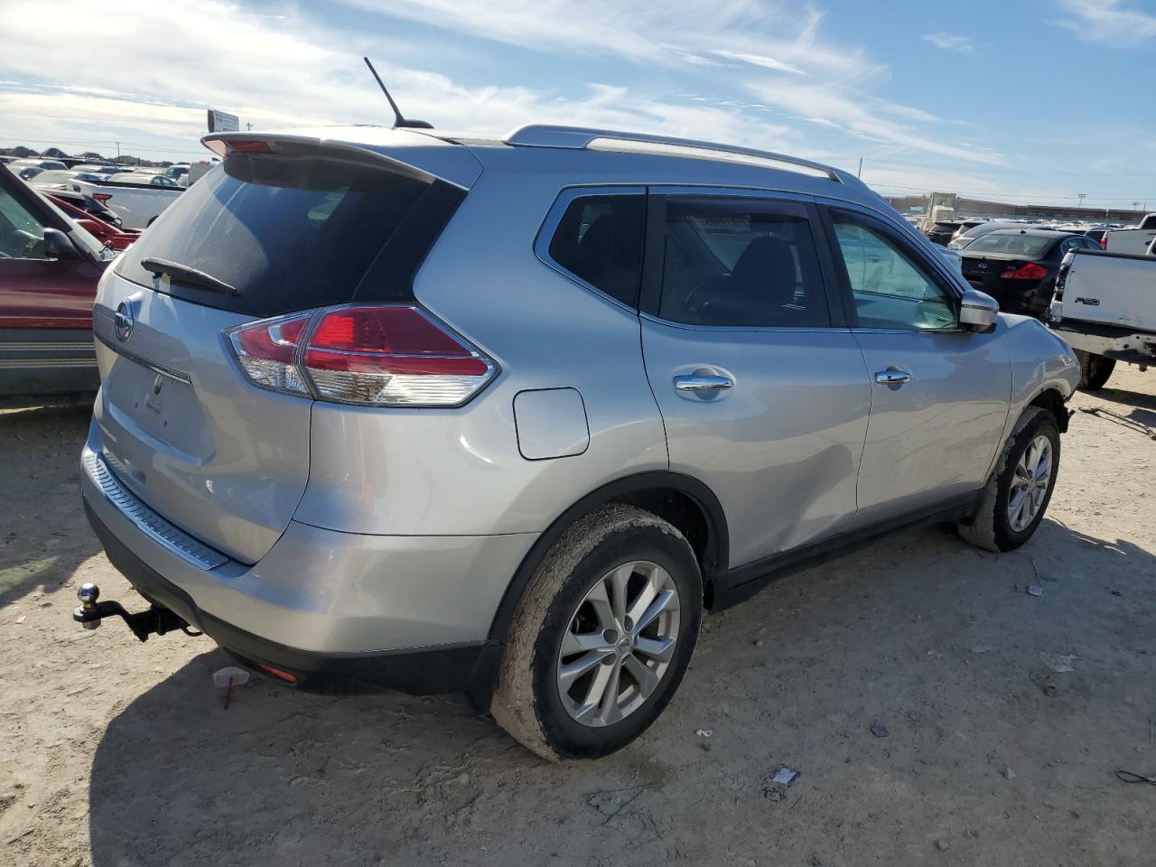 2016 Nissan Rogue - Image 3