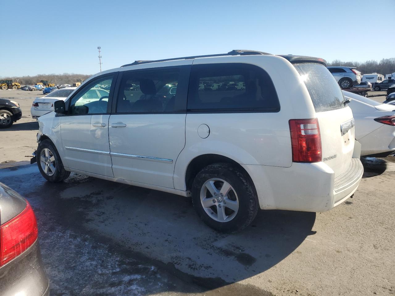2009 Dodge Caravan - Image 2
