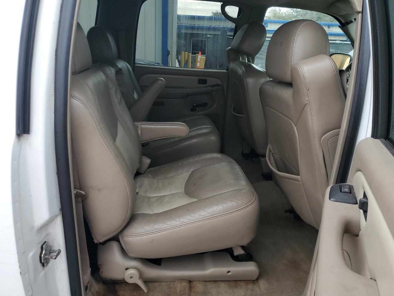 2004 GMC Yukon - Image 11