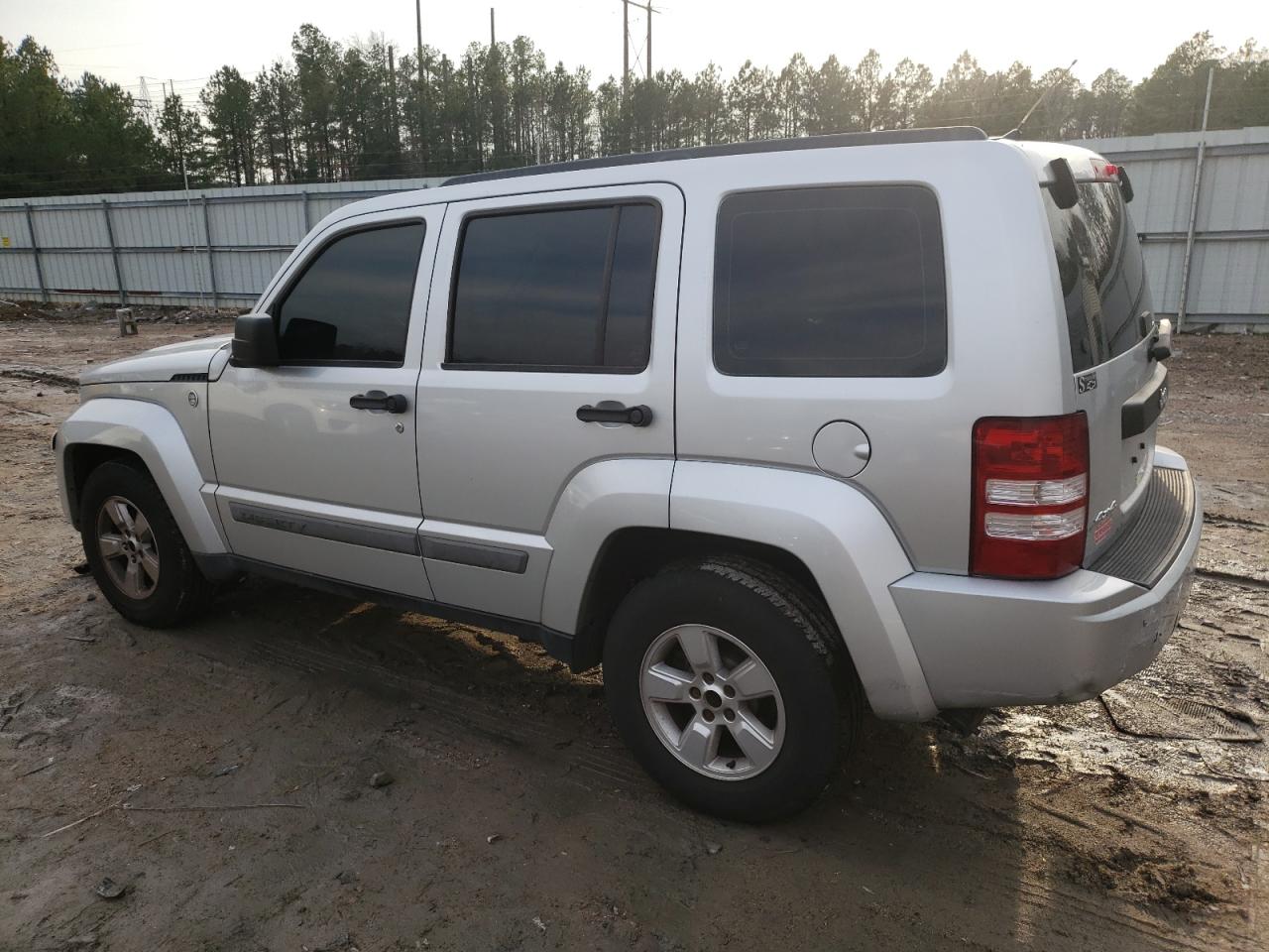 2012 Jeep Liberty (North America) - Image 2
