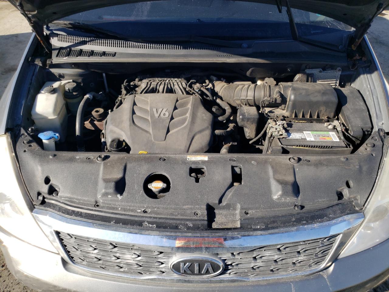 2012 Kia Sedona - Image 12