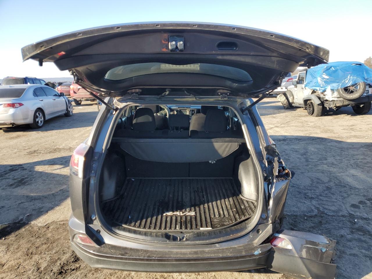 2017 Toyota RAV 4 - Image 6