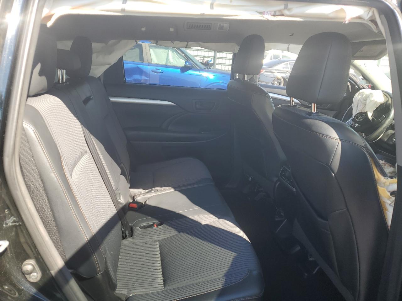 2015 Toyota Highlander - Image 12