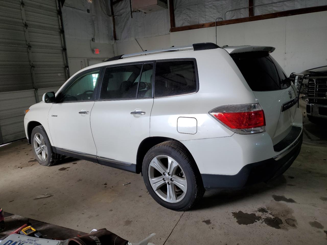 2013 Toyota Highlander - Image 2