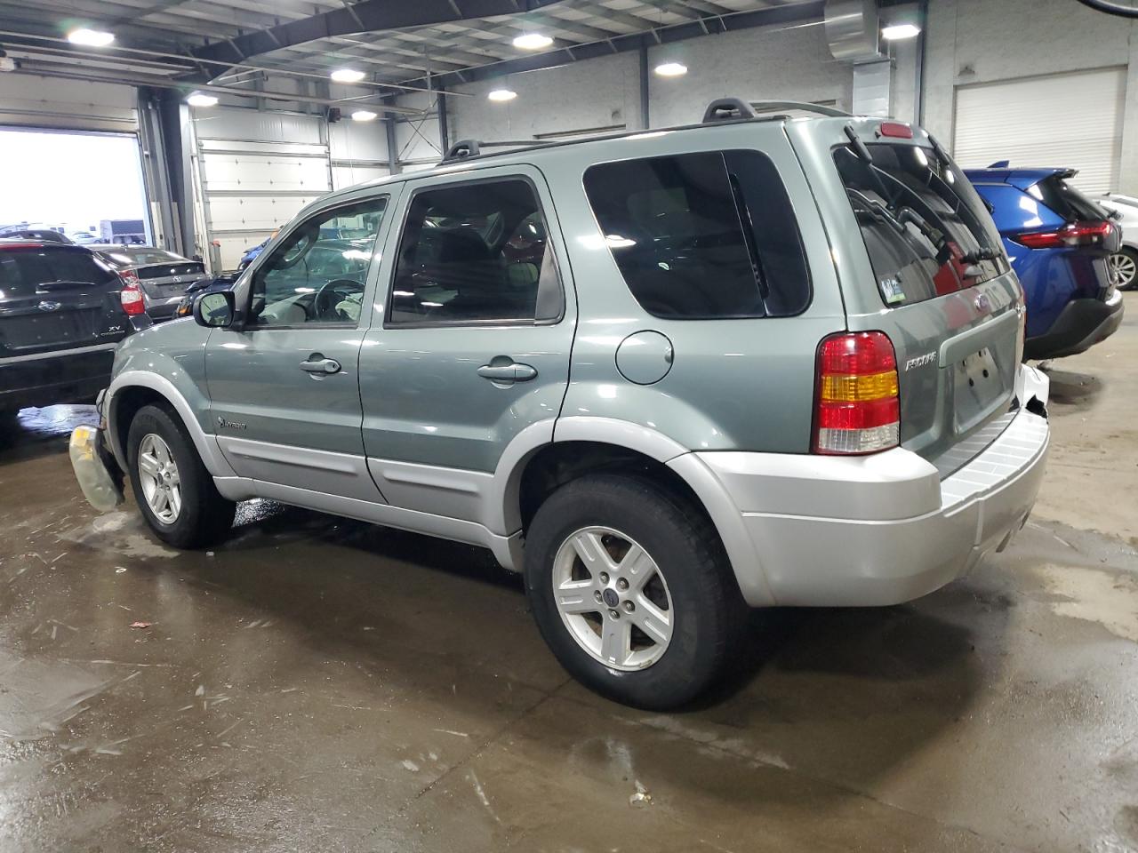 2005 Ford Escape - Image 2