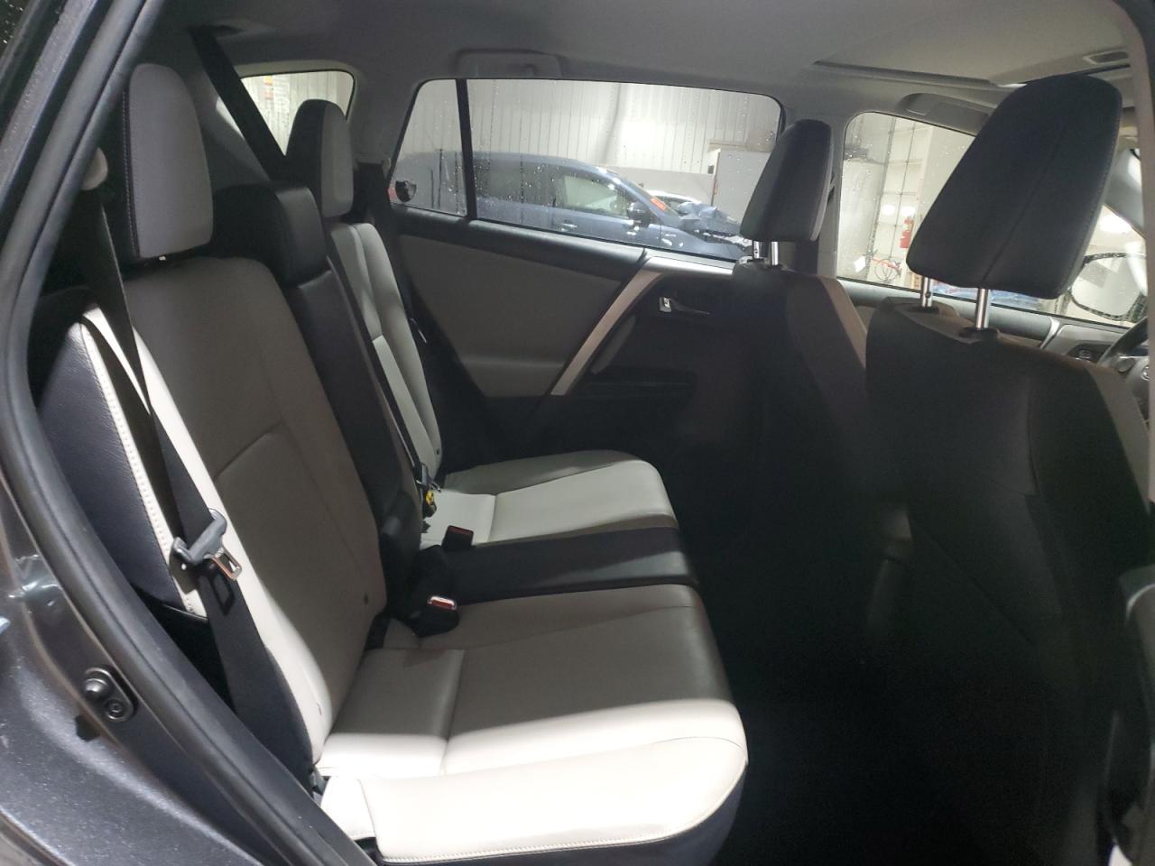 2017 Toyota RAV 4 - Image 11