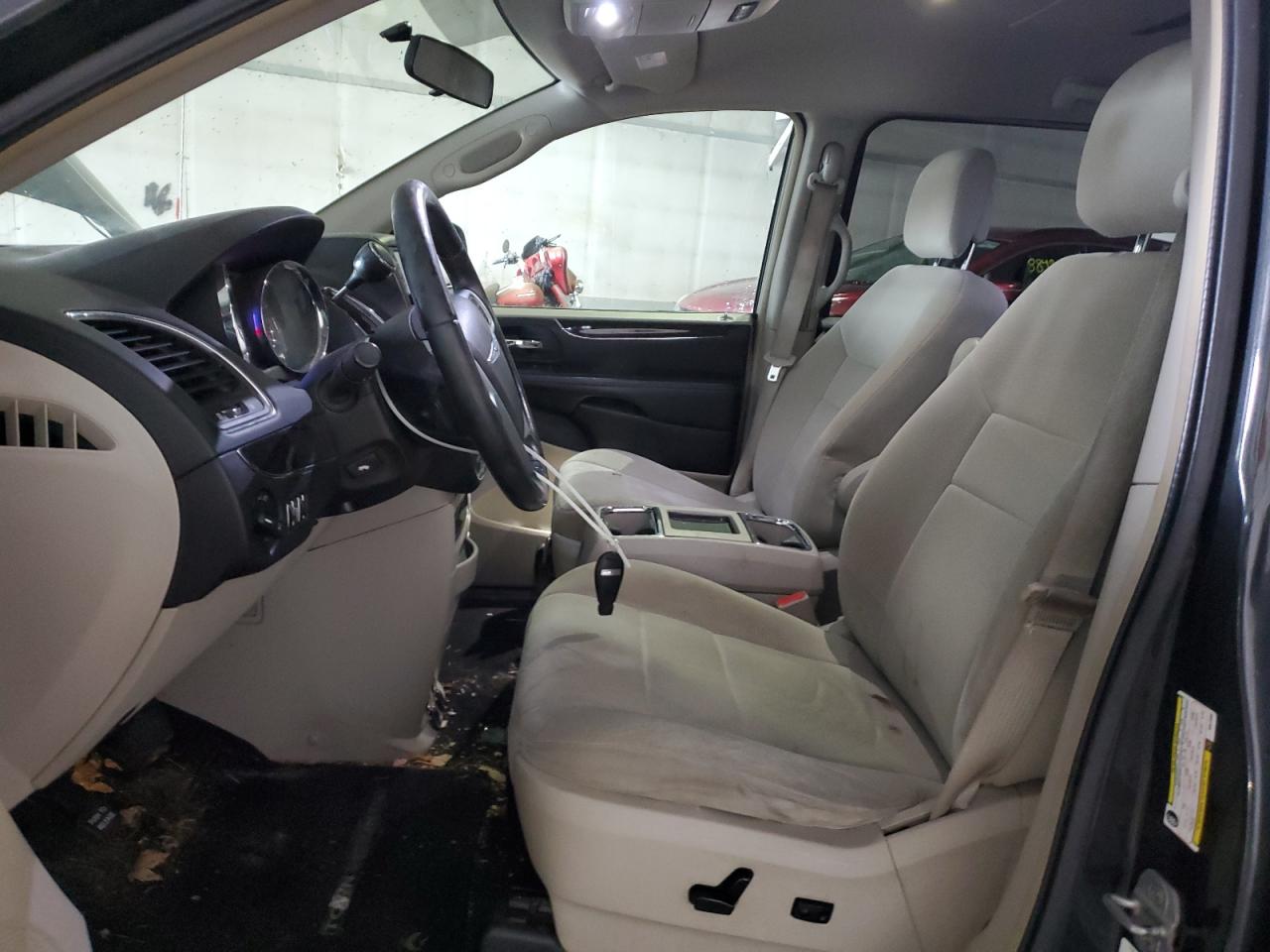 2011 Chrysler Town & Country - Image 7