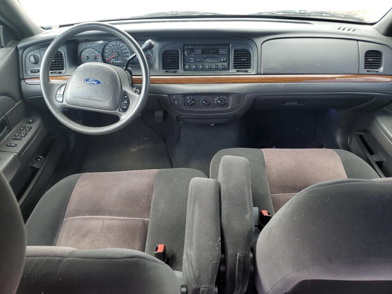 2004 Ford Crown Victoria - Image 8