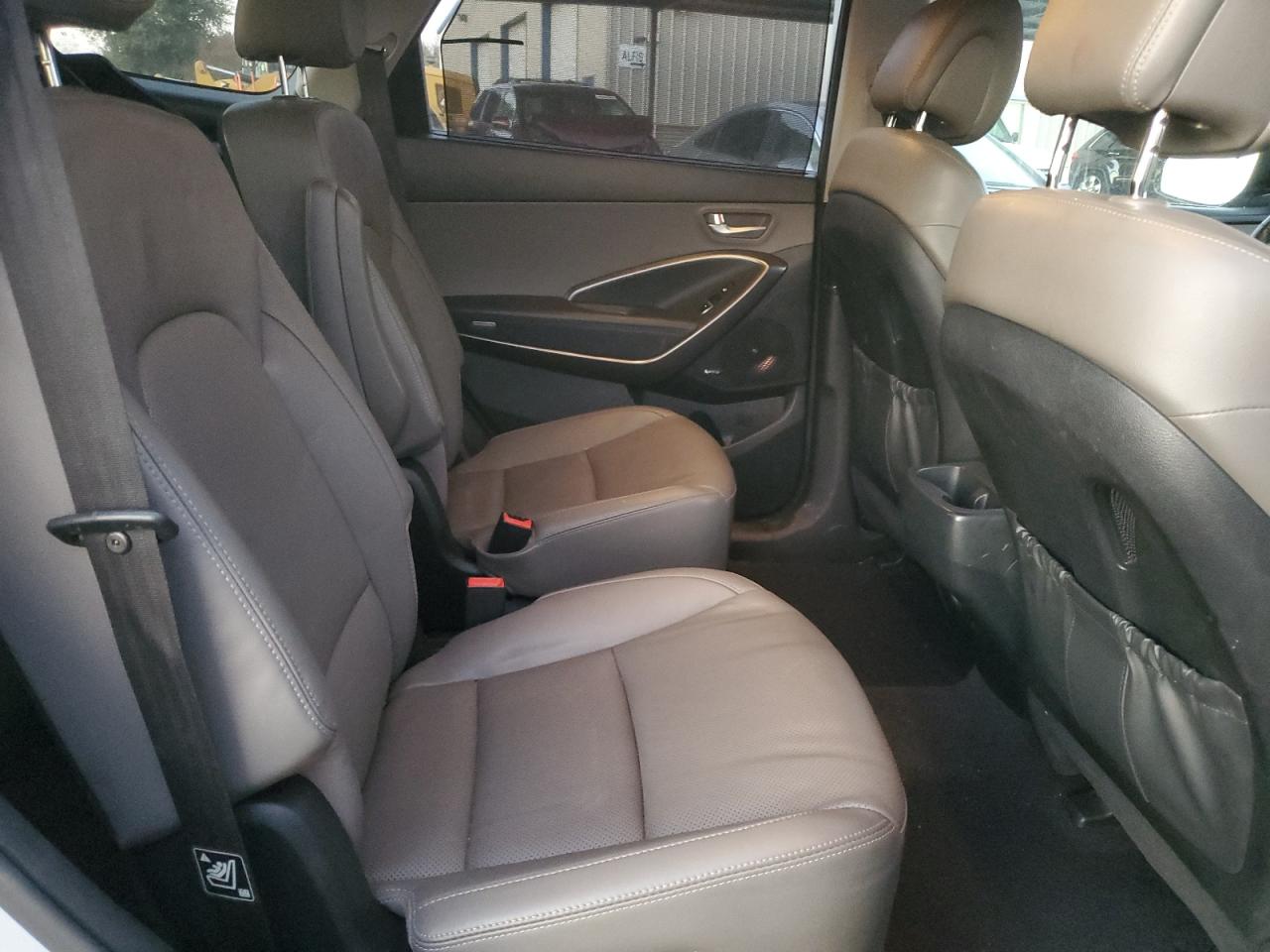 2017 Hyundai Santa Fe - Image 12