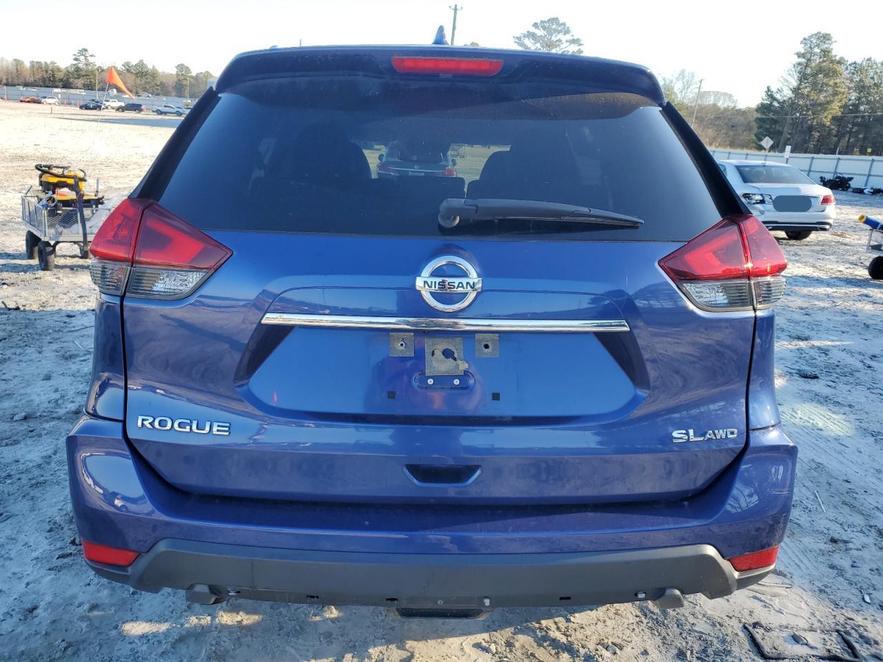 2018 Nissan Rogue - Image 6
