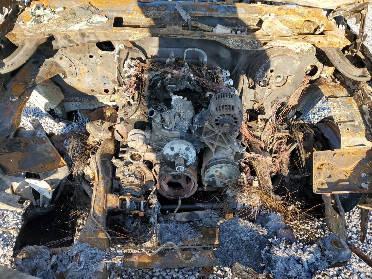 2004 Chevrolet Silverado - Image 12