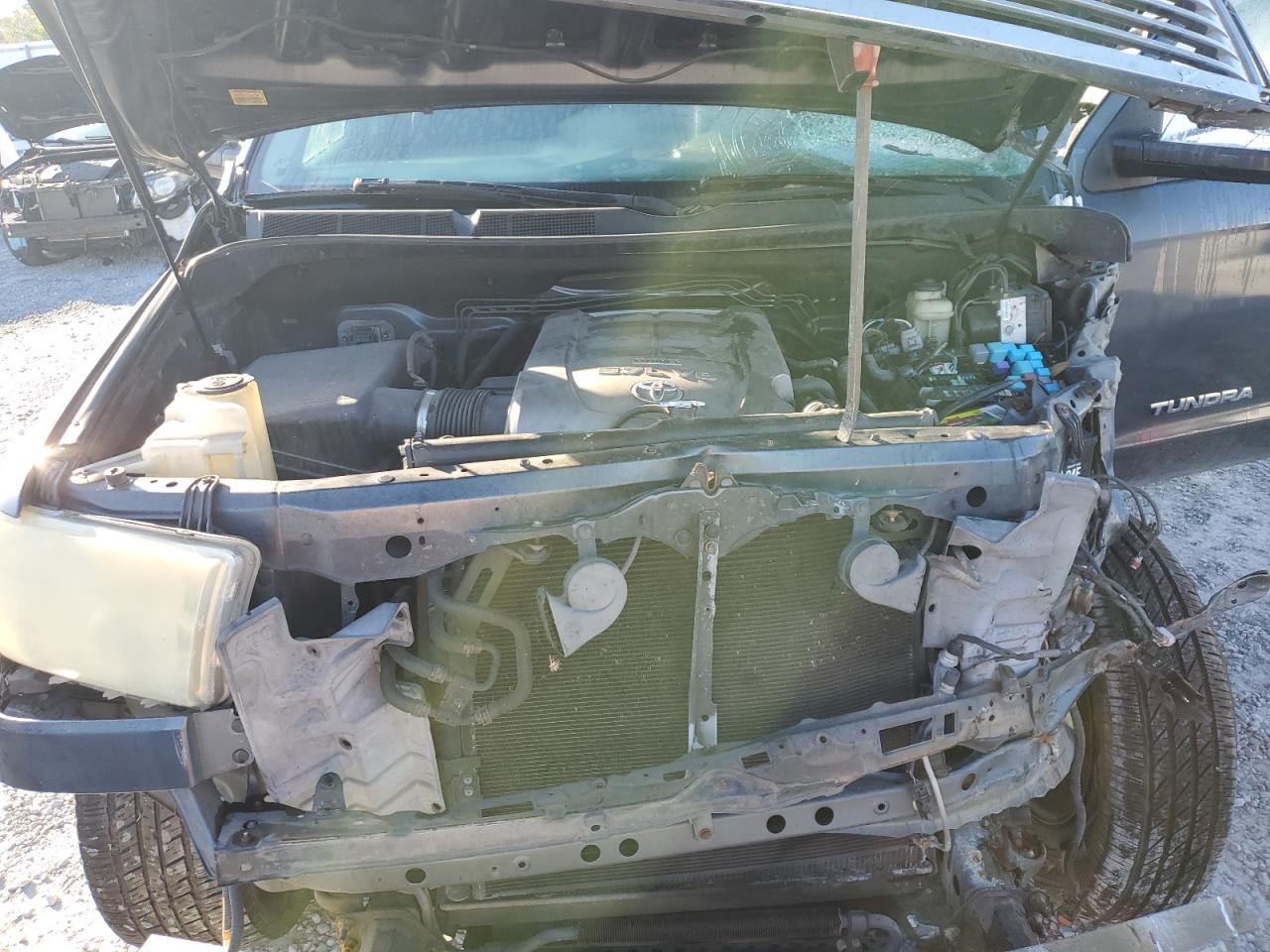 2010 Toyota Tundra - Image 12