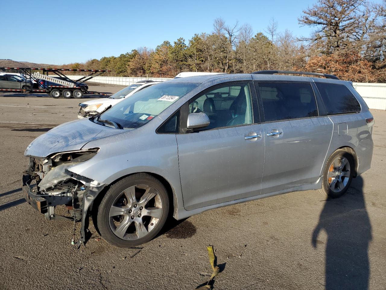 2013 Toyota Sienna - Image 1