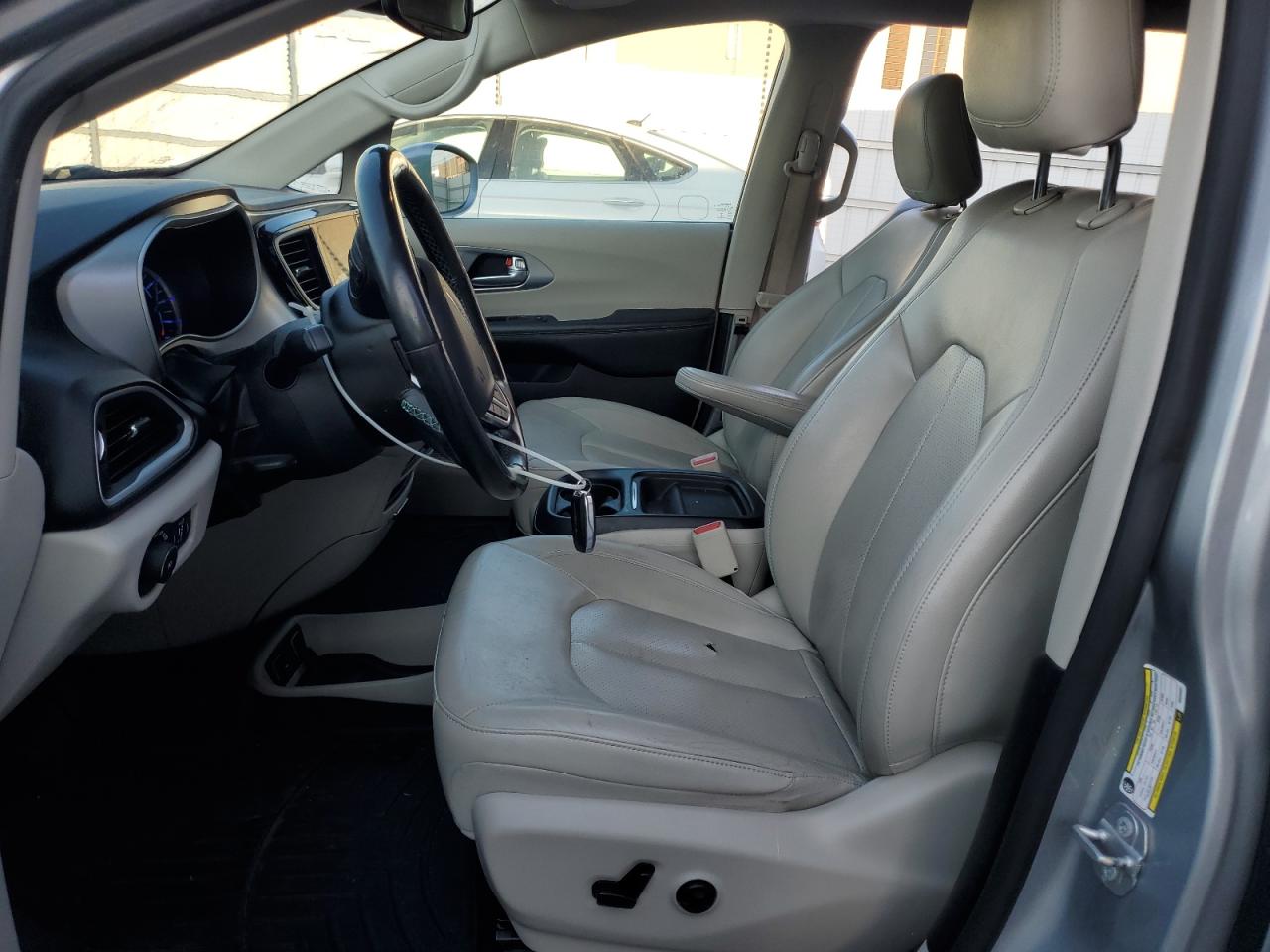 2019 Chrysler Pacifica - Image 7