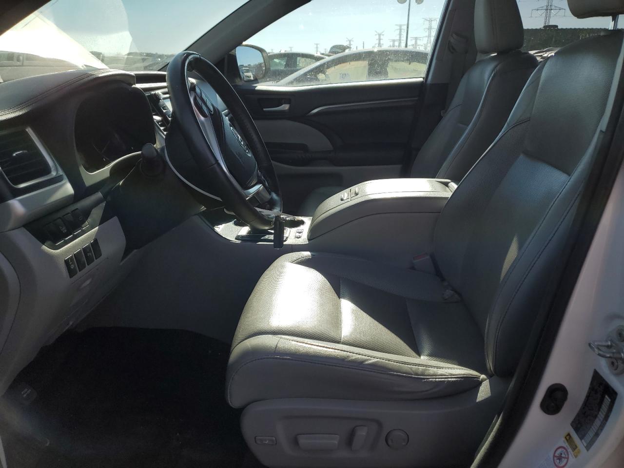 2014 Toyota Highlander - Image 7