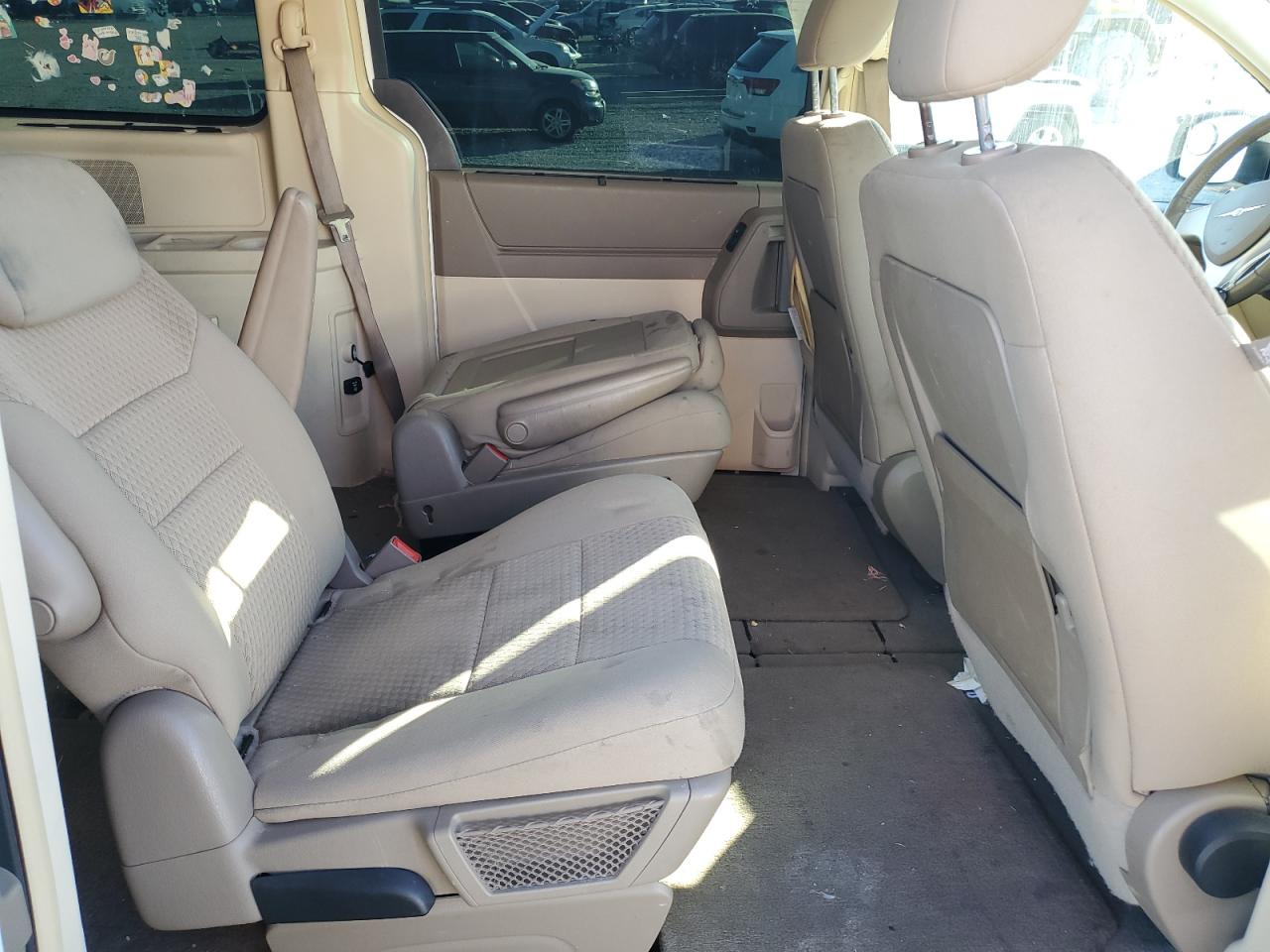 2008 Chrysler Town & Country - Image 10