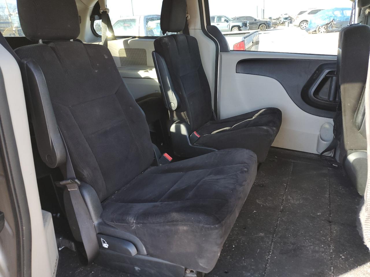 2014 Dodge Caravan - Image 11