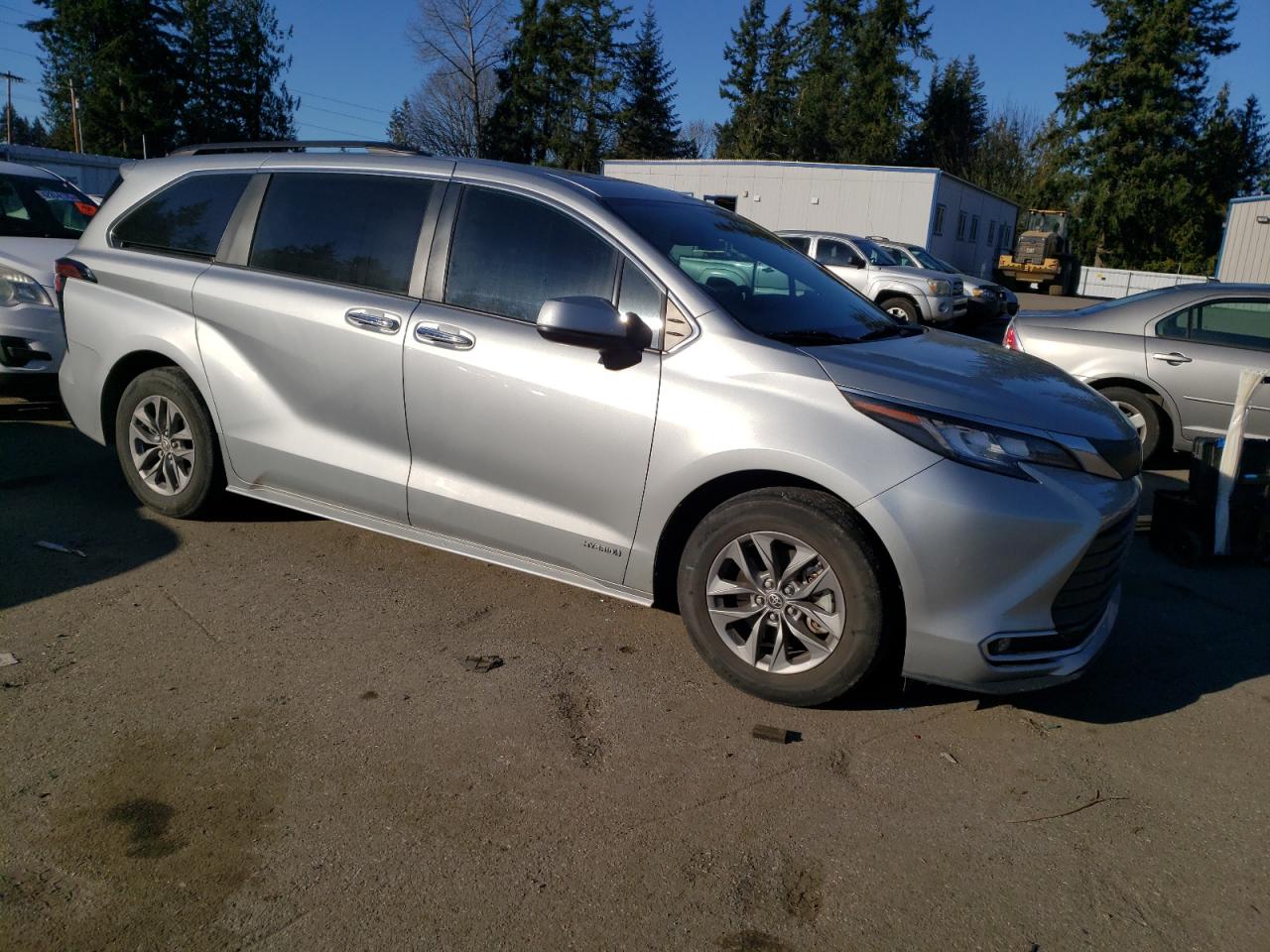 2021 Toyota Sienna - Image 4