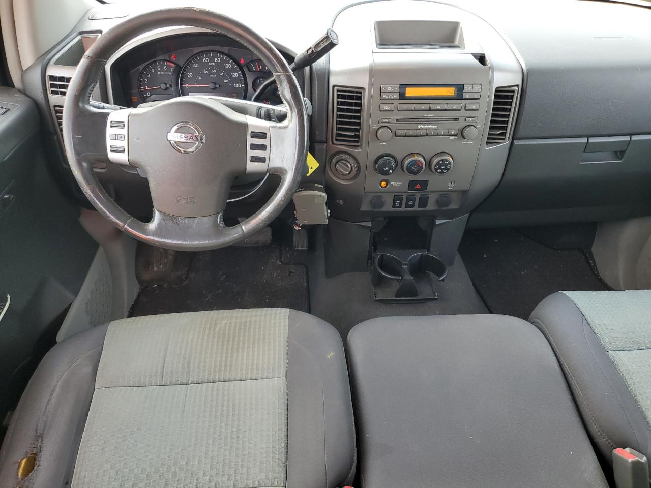 2004 Nissan Titan - Image 8