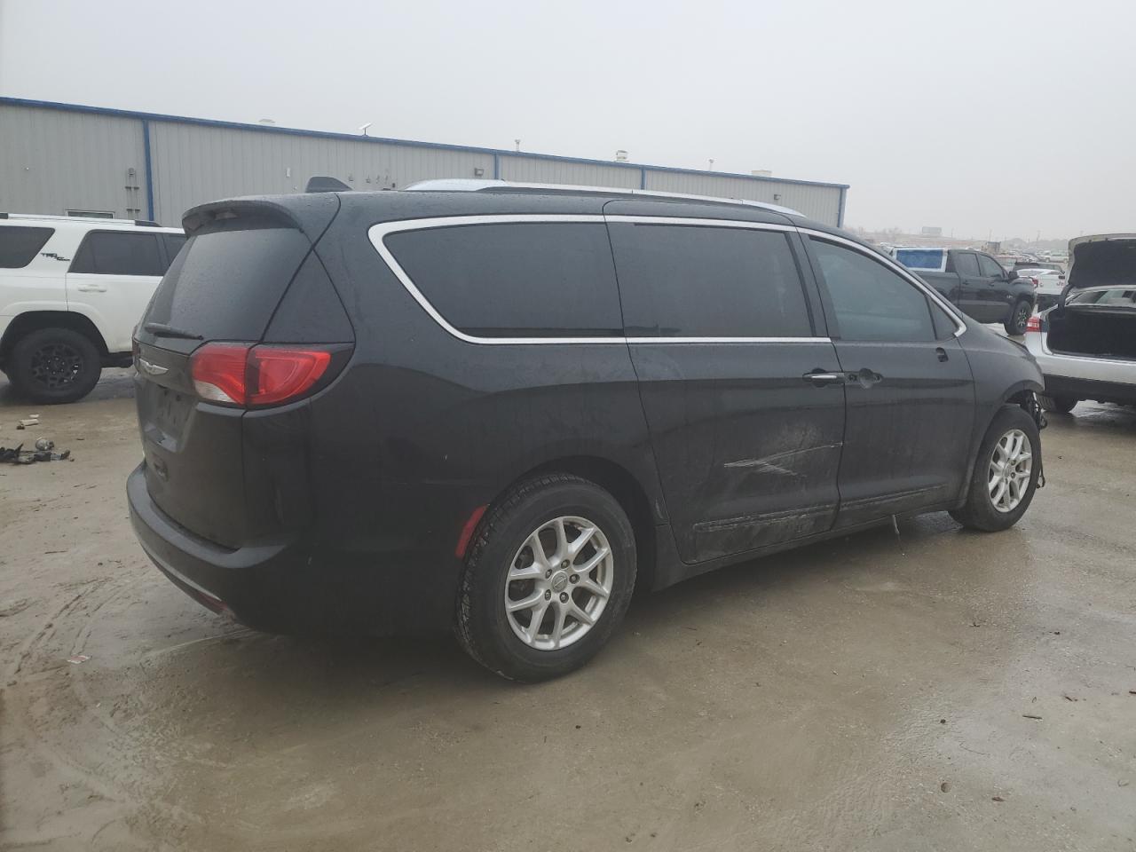 2020 Chrysler Pacifica - Image 3