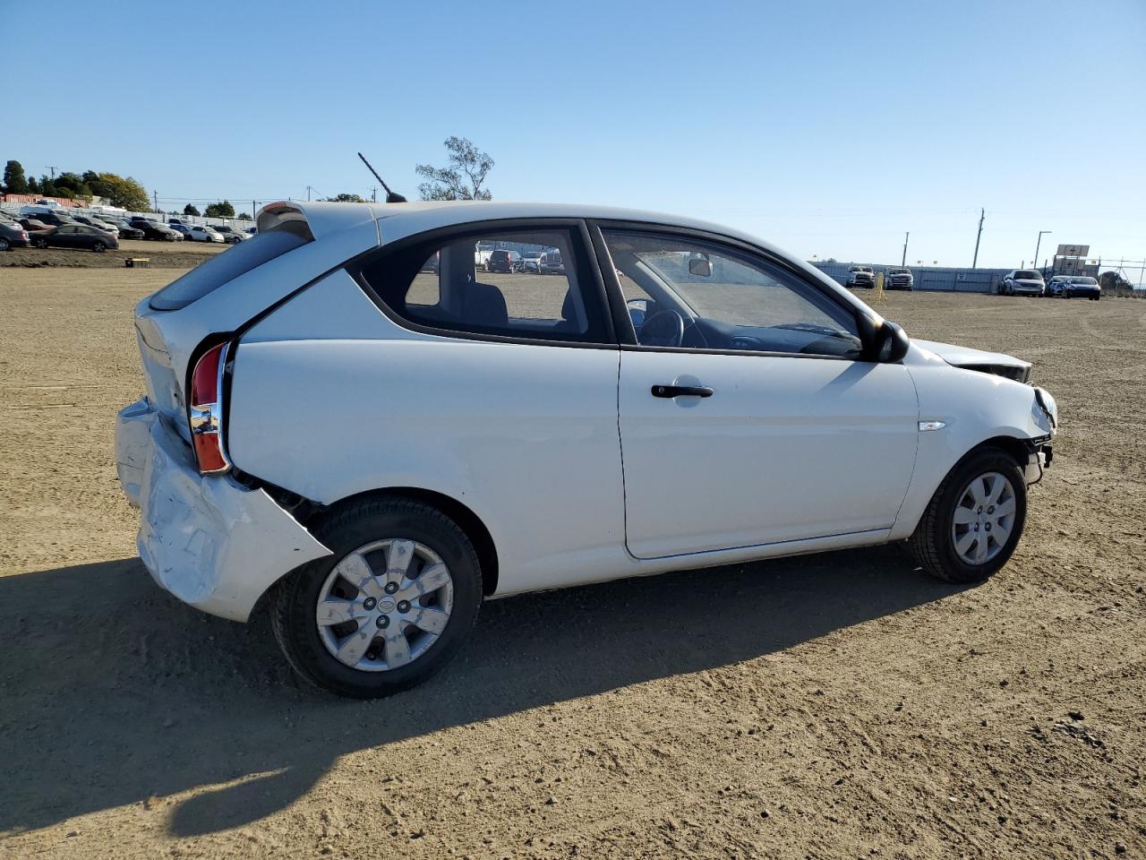 2010 Hyundai Accent - Image 3