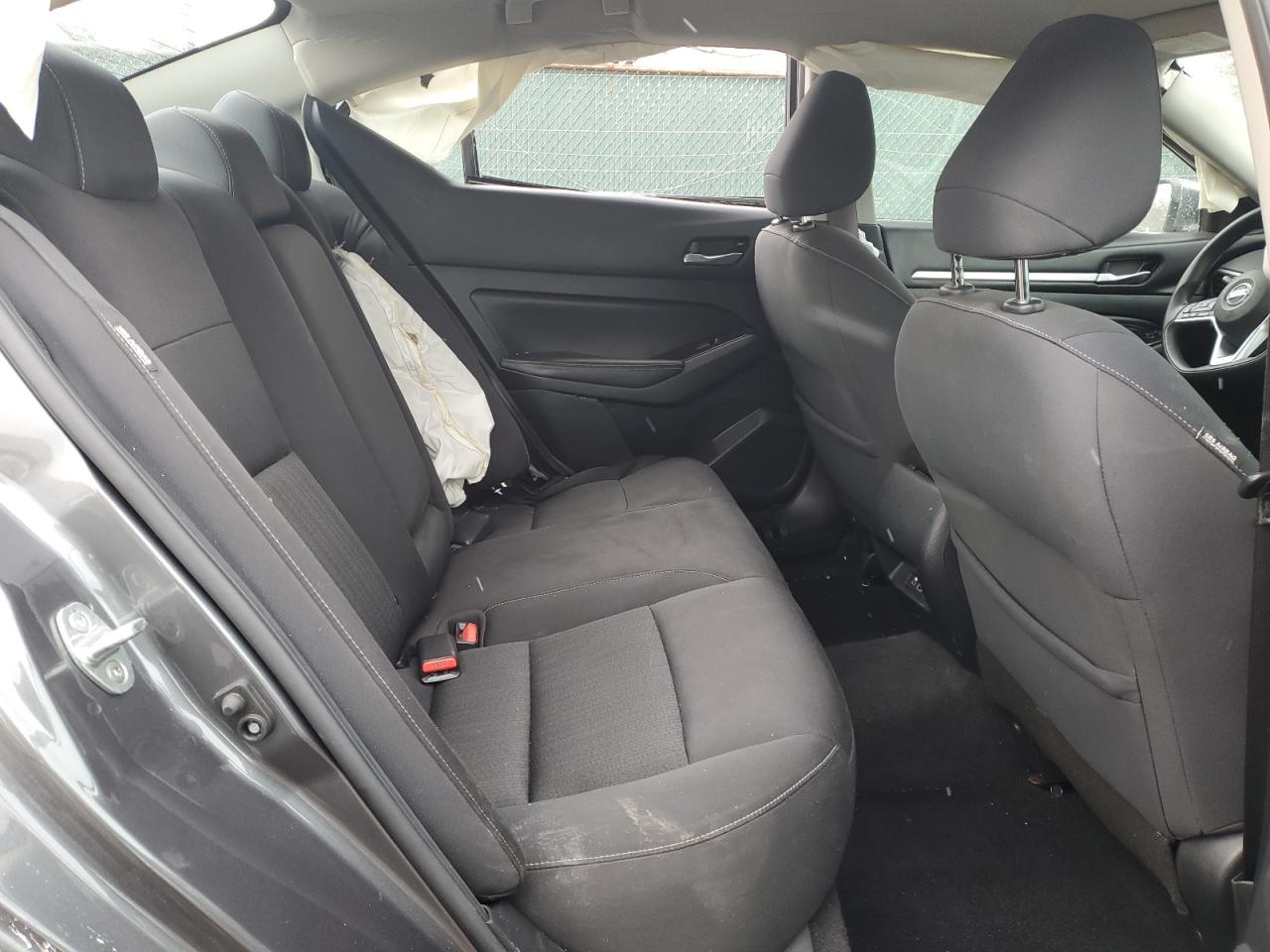 2021 Nissan Altima - Image 10
