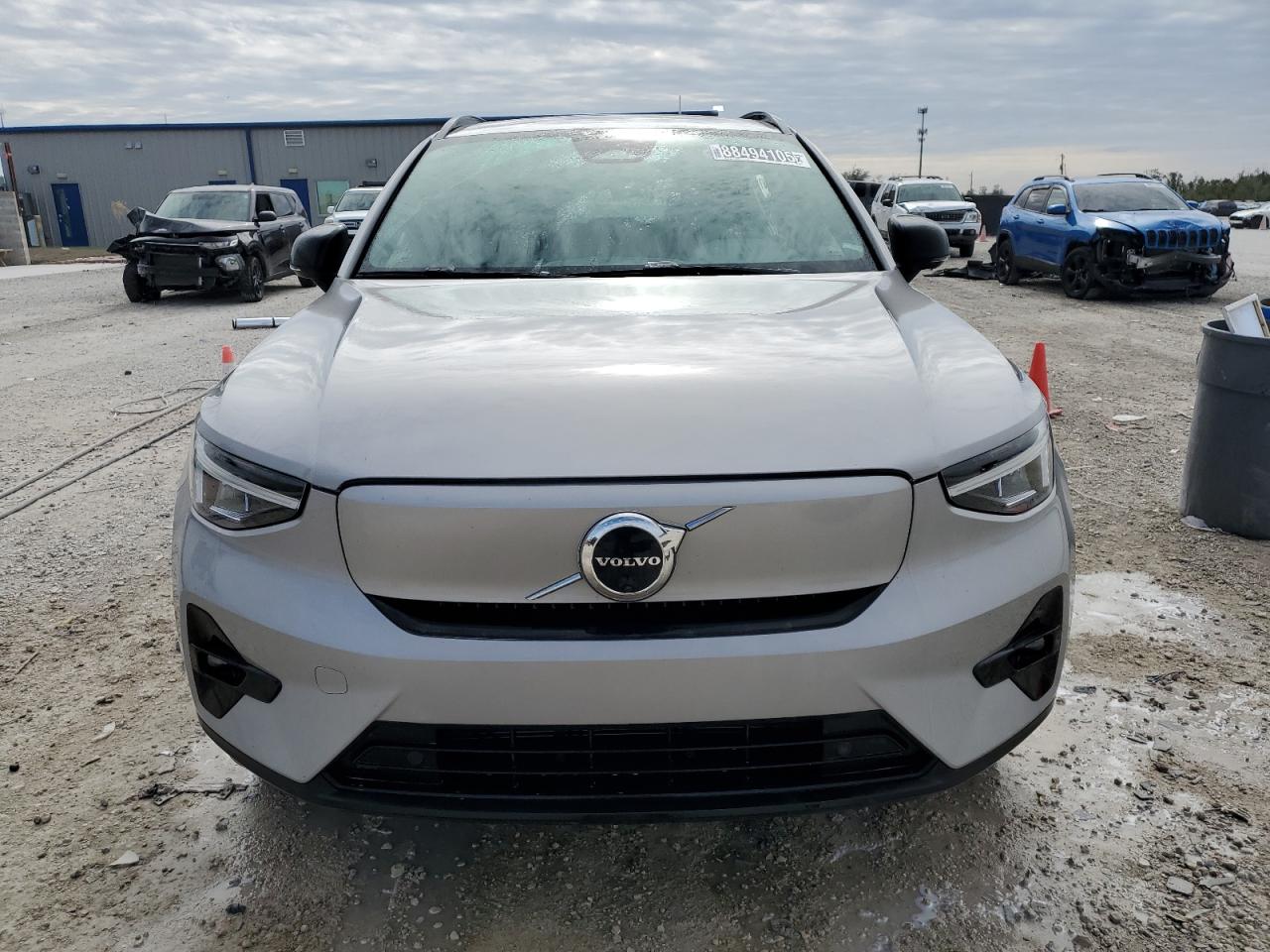 2023 Volvo XC40 - Image 5