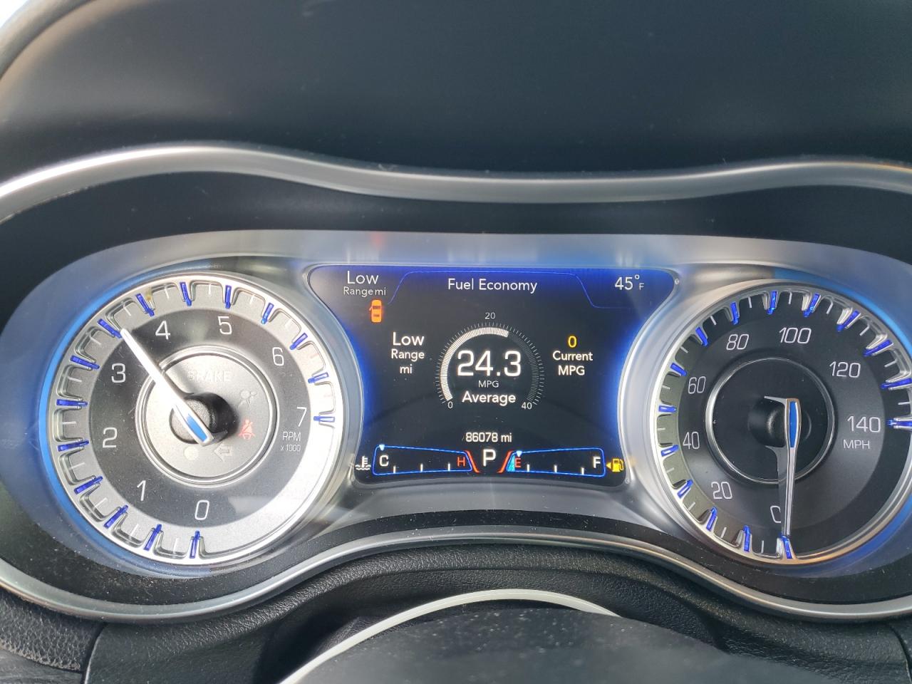 2017 Chrysler 300 - Image 9