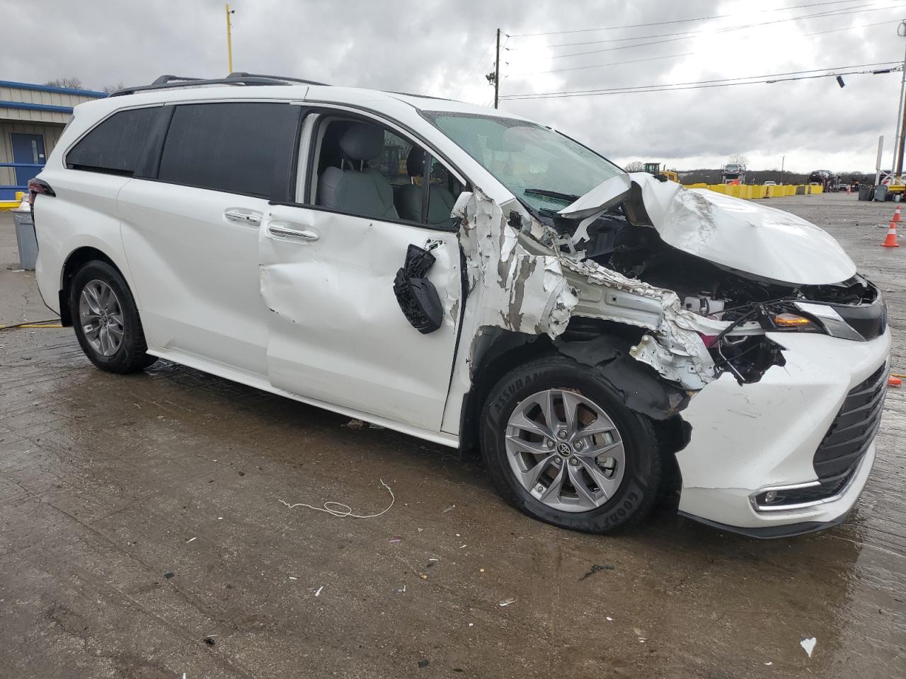 2022 Toyota Sienna - Image 4