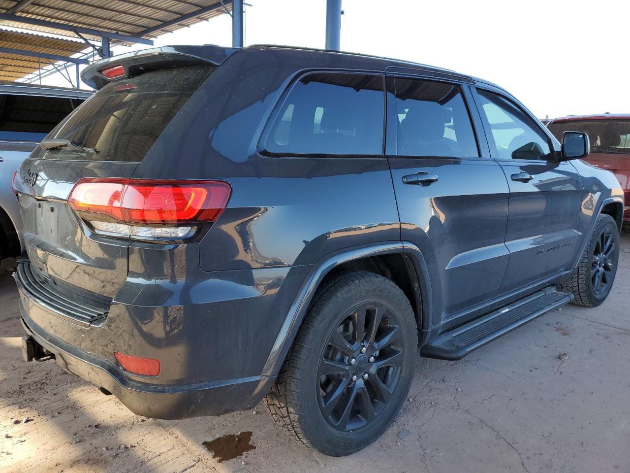 2017 Jeep Grand Cherokee - Image 3