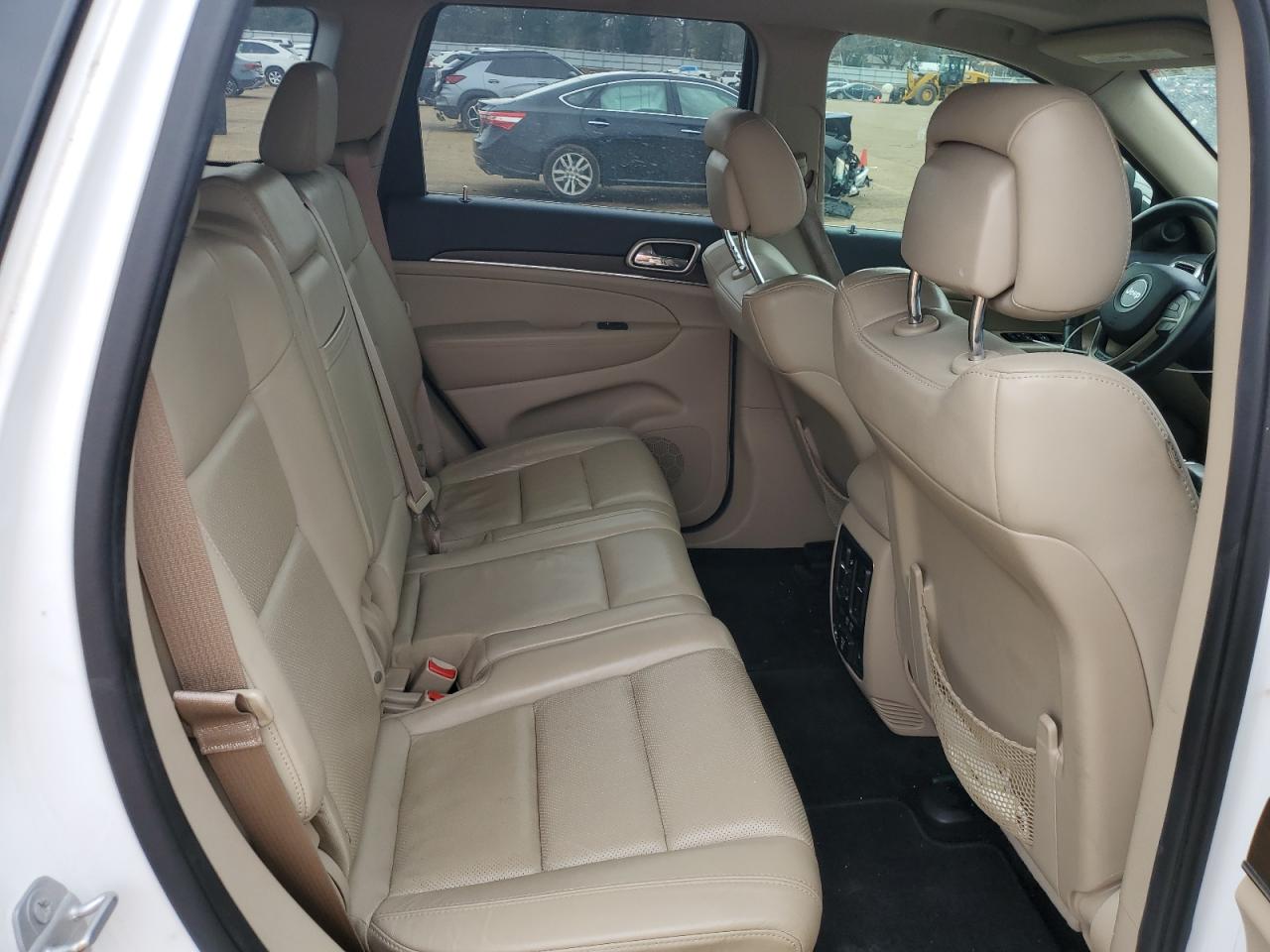 2015 Jeep Grand Cherokee - Image 11