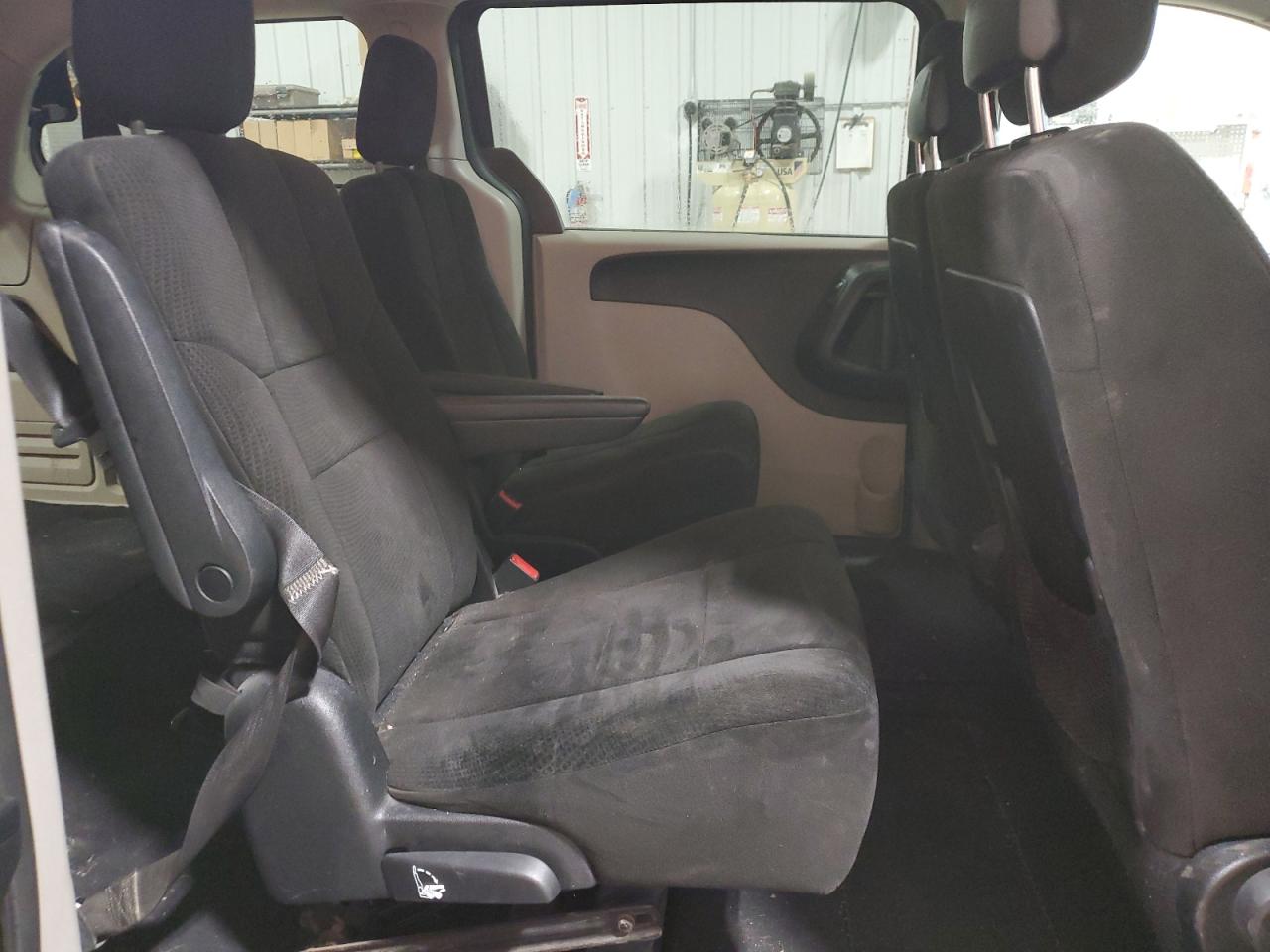 2012 Dodge Caravan - Image 11