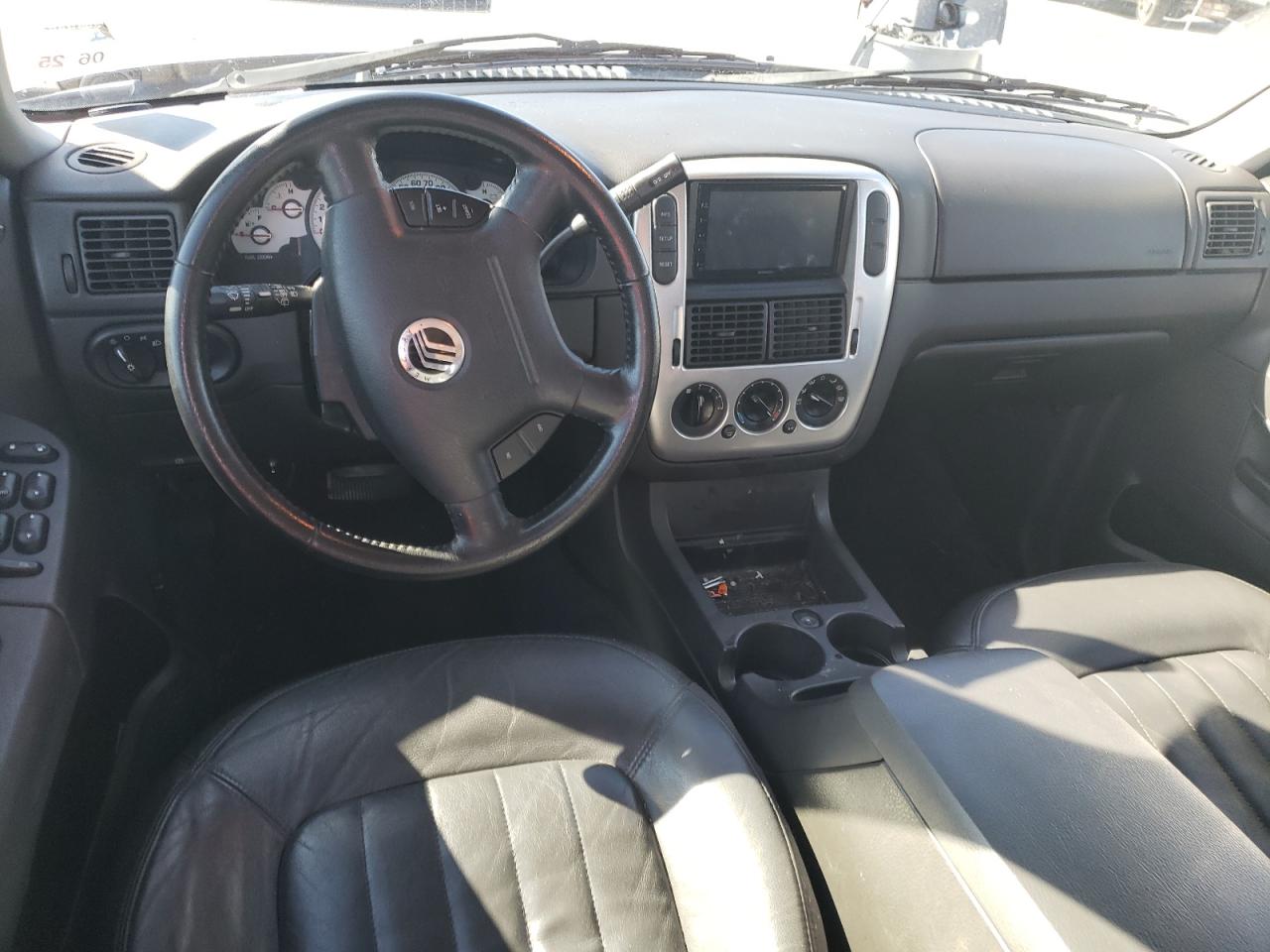 2005 Mercury Mountaineer - Image 8