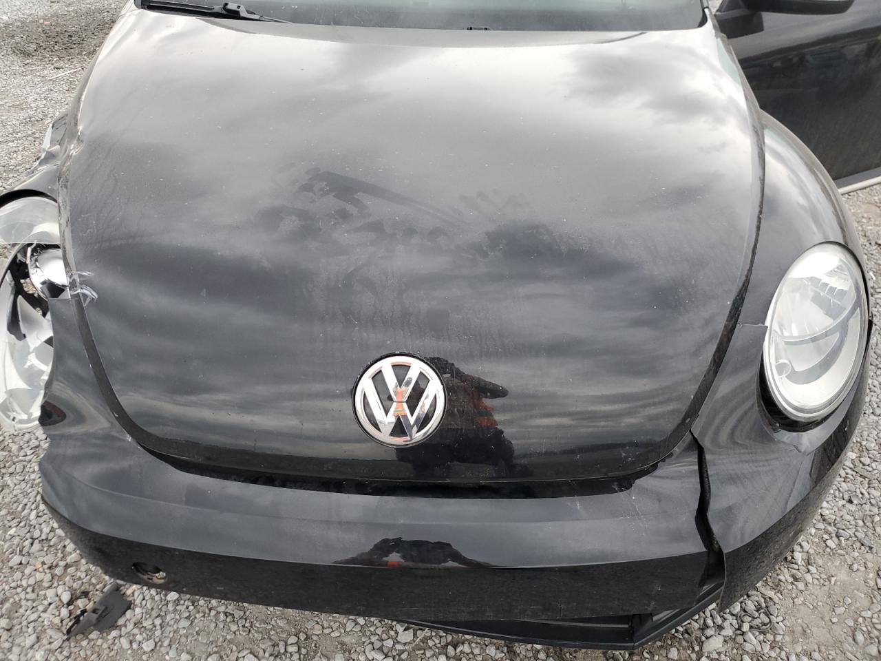 2012 Volkswagen Beetle - Image 14