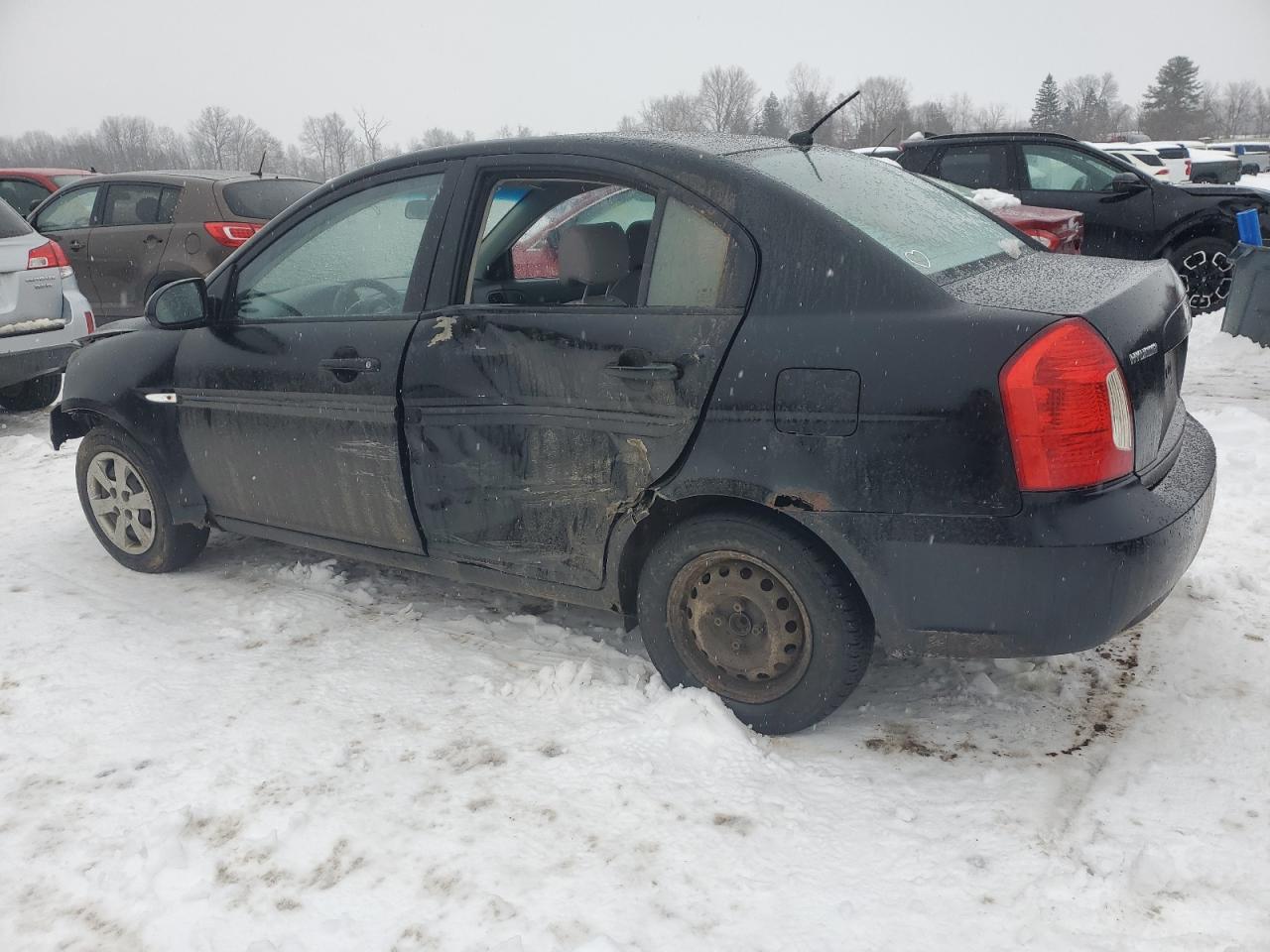 2007 Hyundai Accent - Image 2
