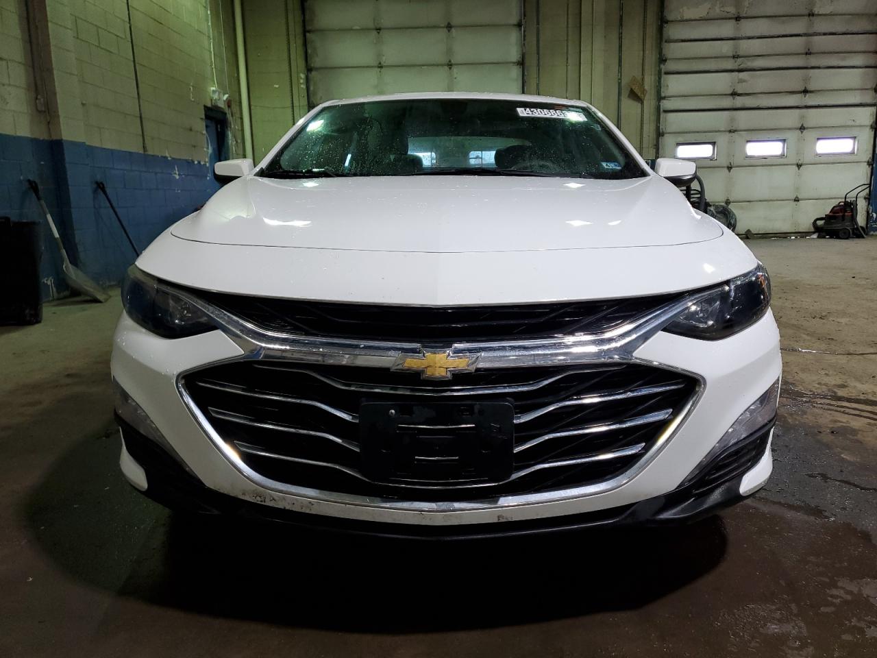 2022 Chevrolet Malibu - Image 5