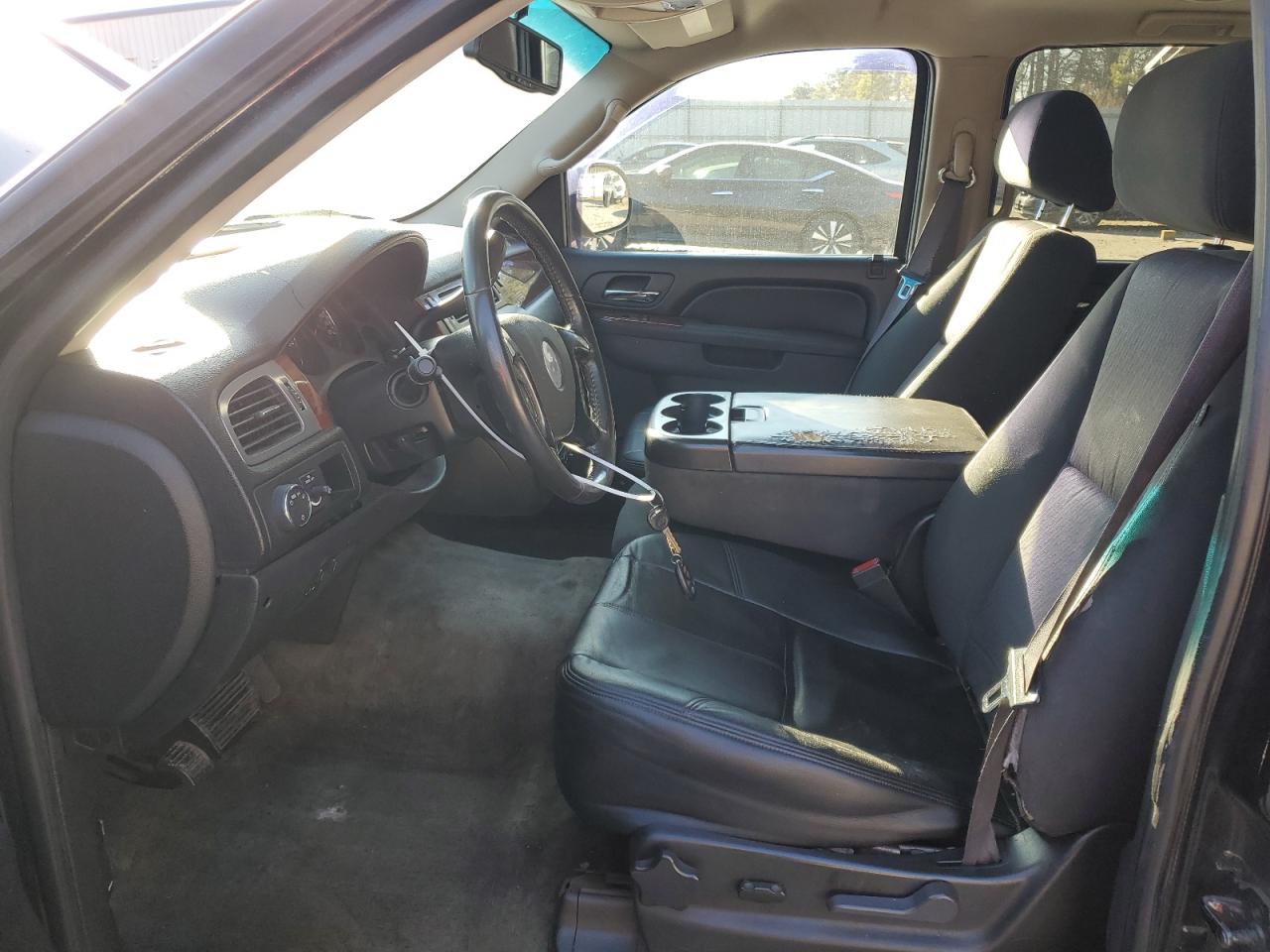2011 Chevrolet Suburban - Image 7