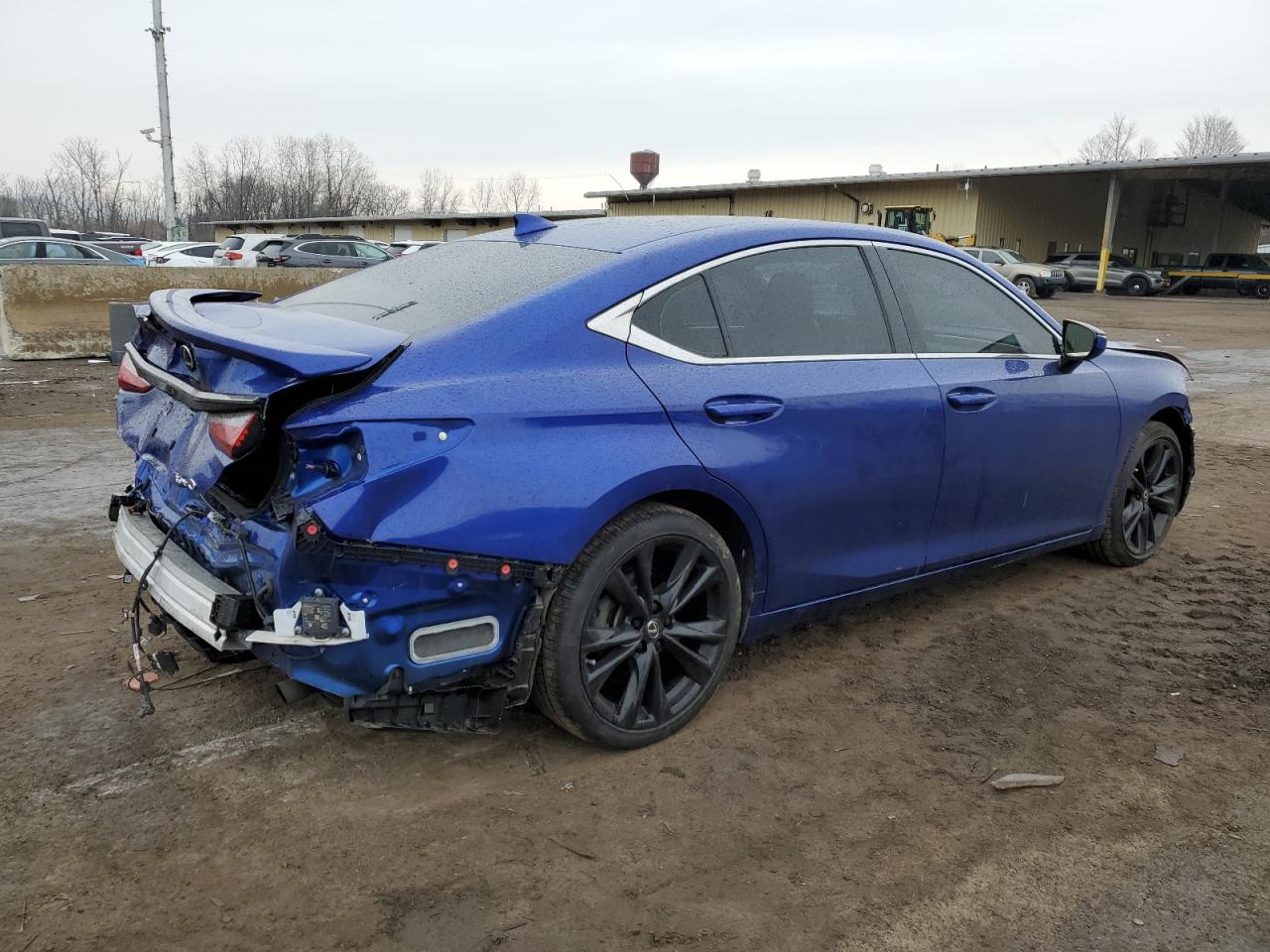 2022 Lexus ES - Image 3