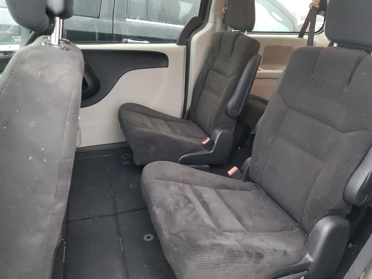 2016 Dodge Caravan - Image 10