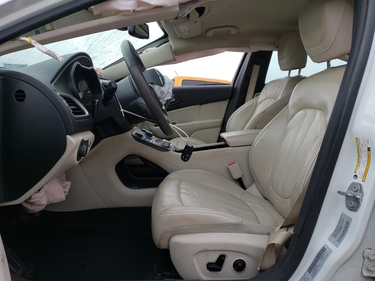 2016 Chrysler 200 - Image 7