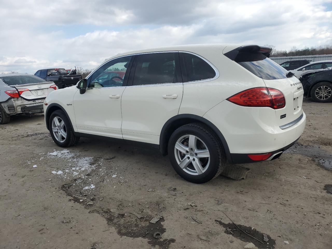 2011 Porsche Cayenne - Image 2