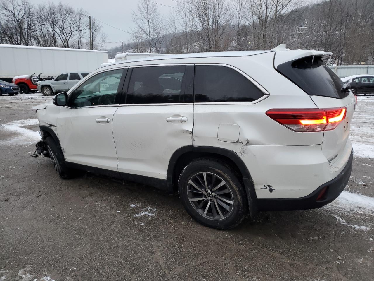 2019 Toyota Highlander - Image 2
