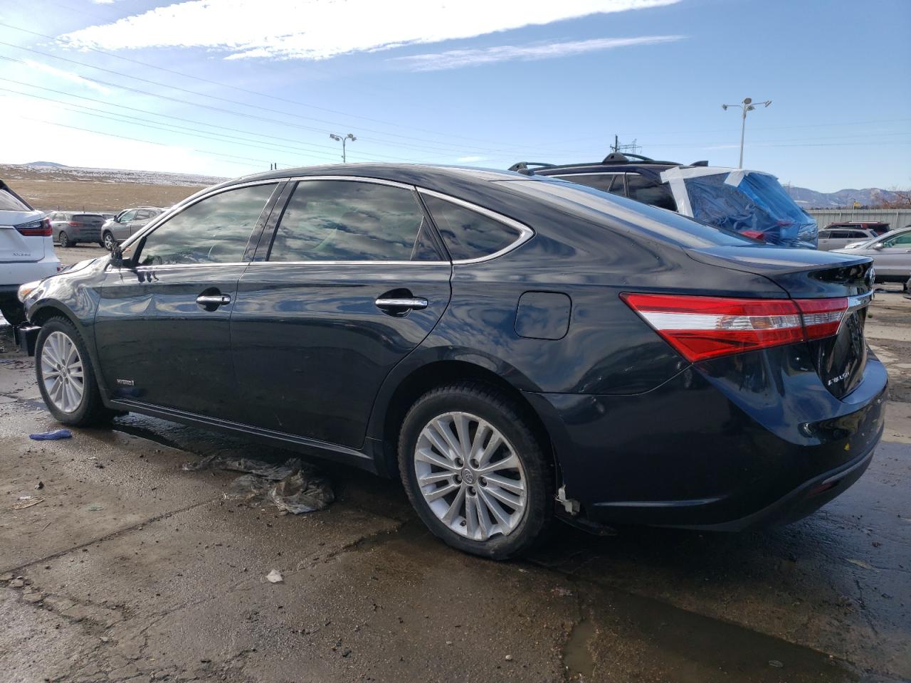 2015 Toyota Avalon - Image 2