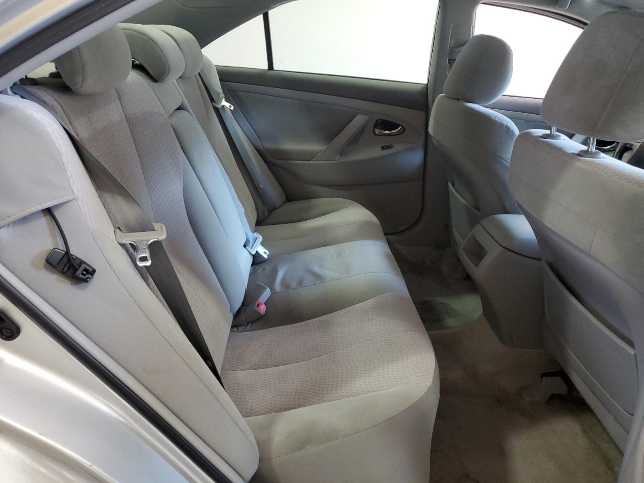 2010 Toyota Camry - Image 10