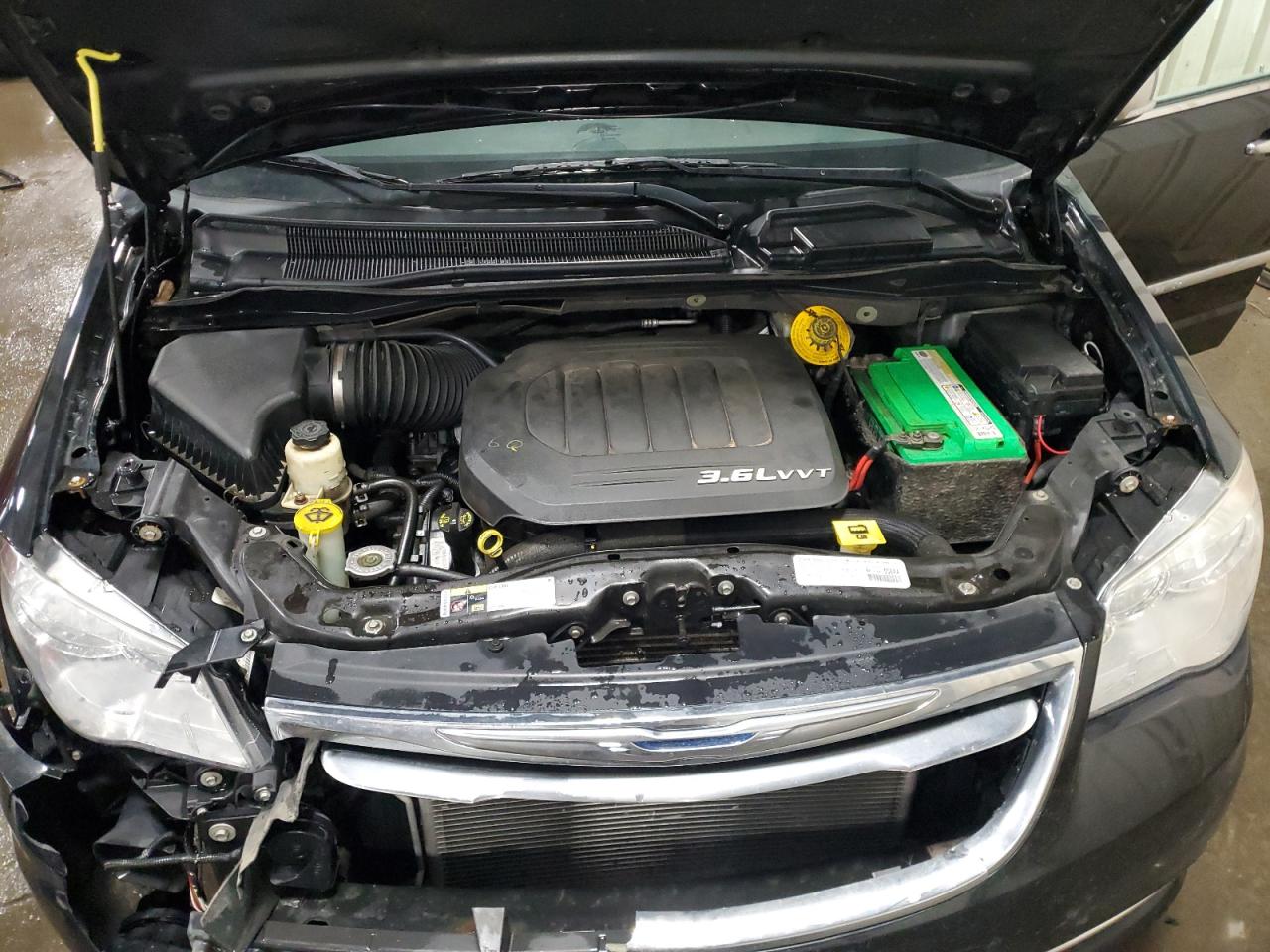 2014 Chrysler Town & Country - Image 13