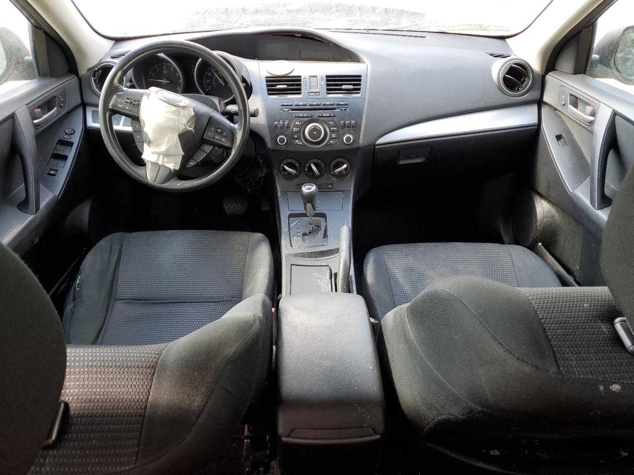 2013 Mazda 3 - Image 8