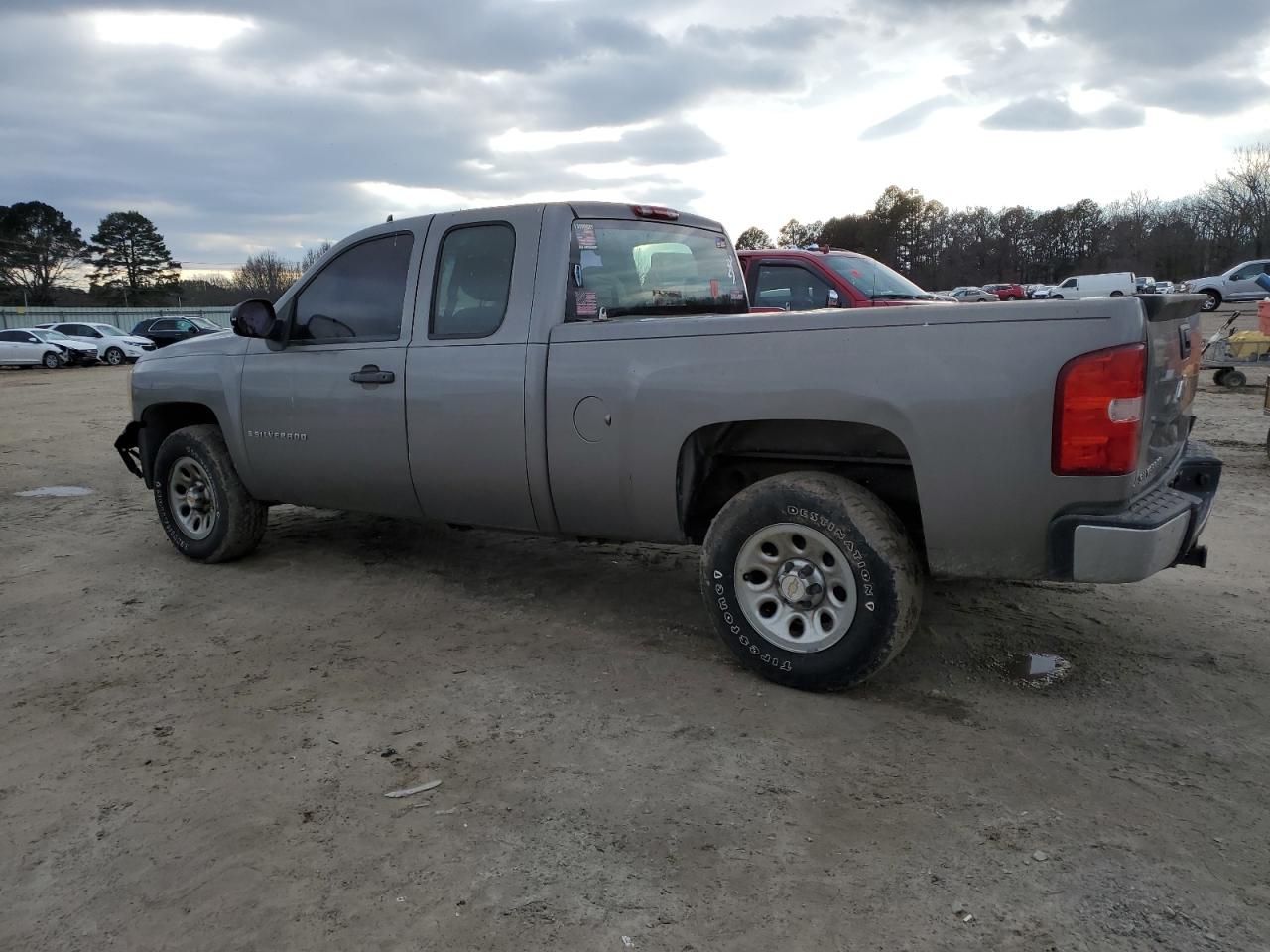 2007 Chevrolet Silverado - Image 2