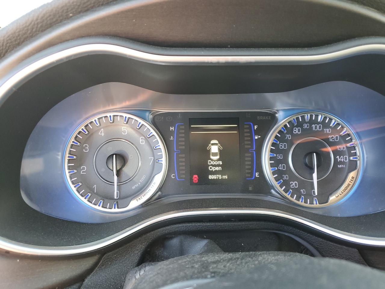 2016 Chrysler 200 - Image 9