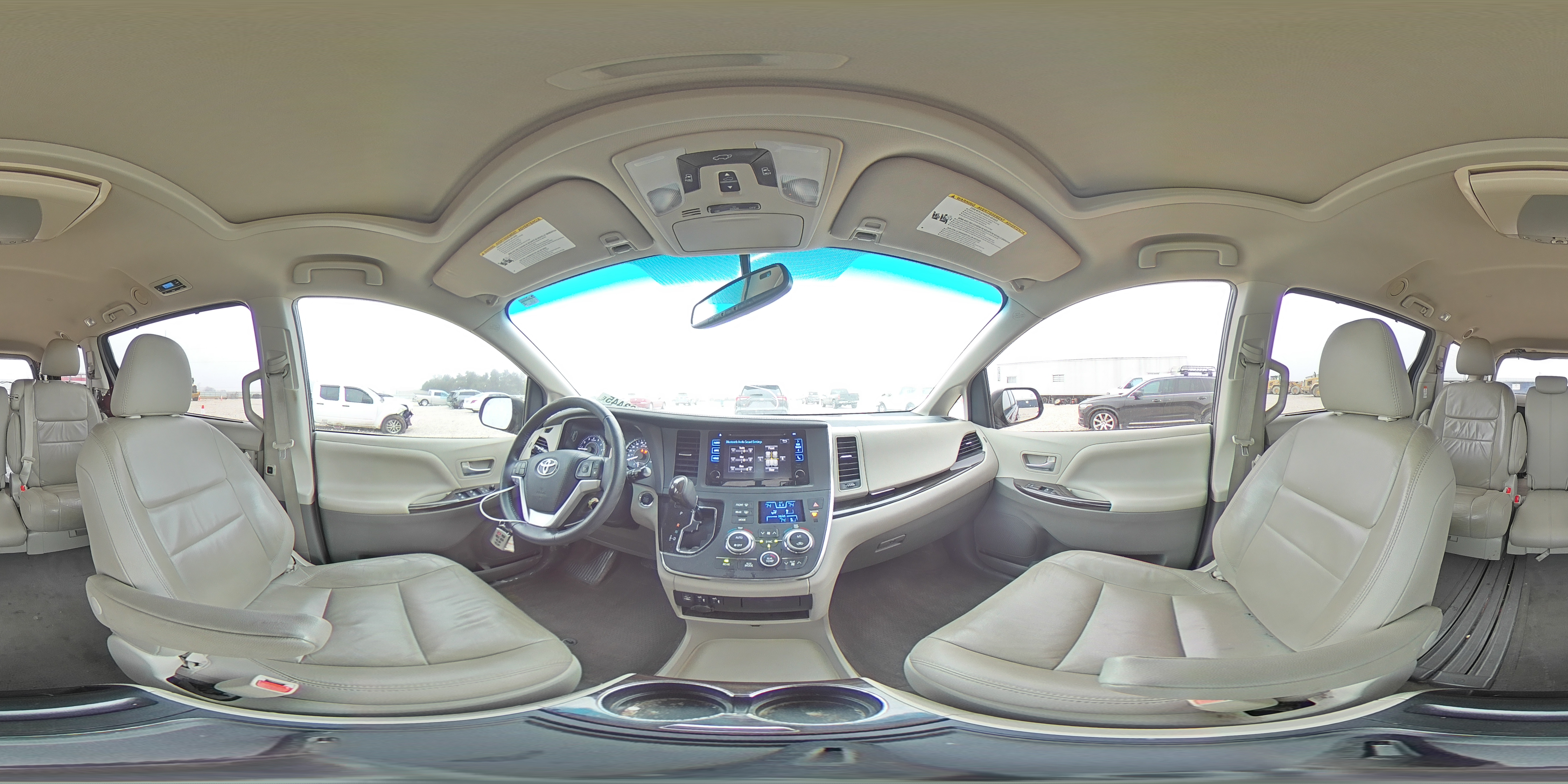 2017 Toyota Sienna - Image 14