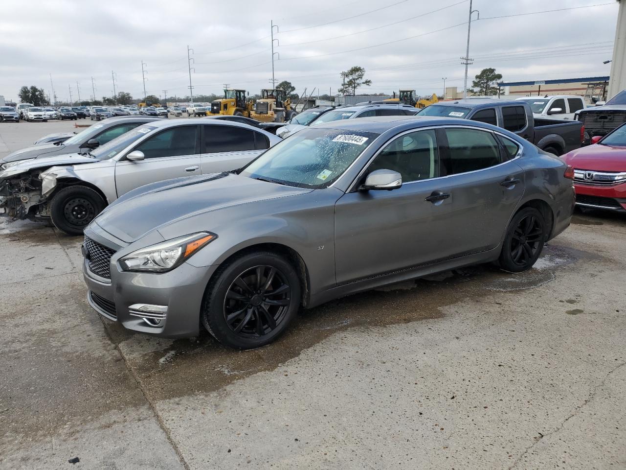 Infiniti Q70
